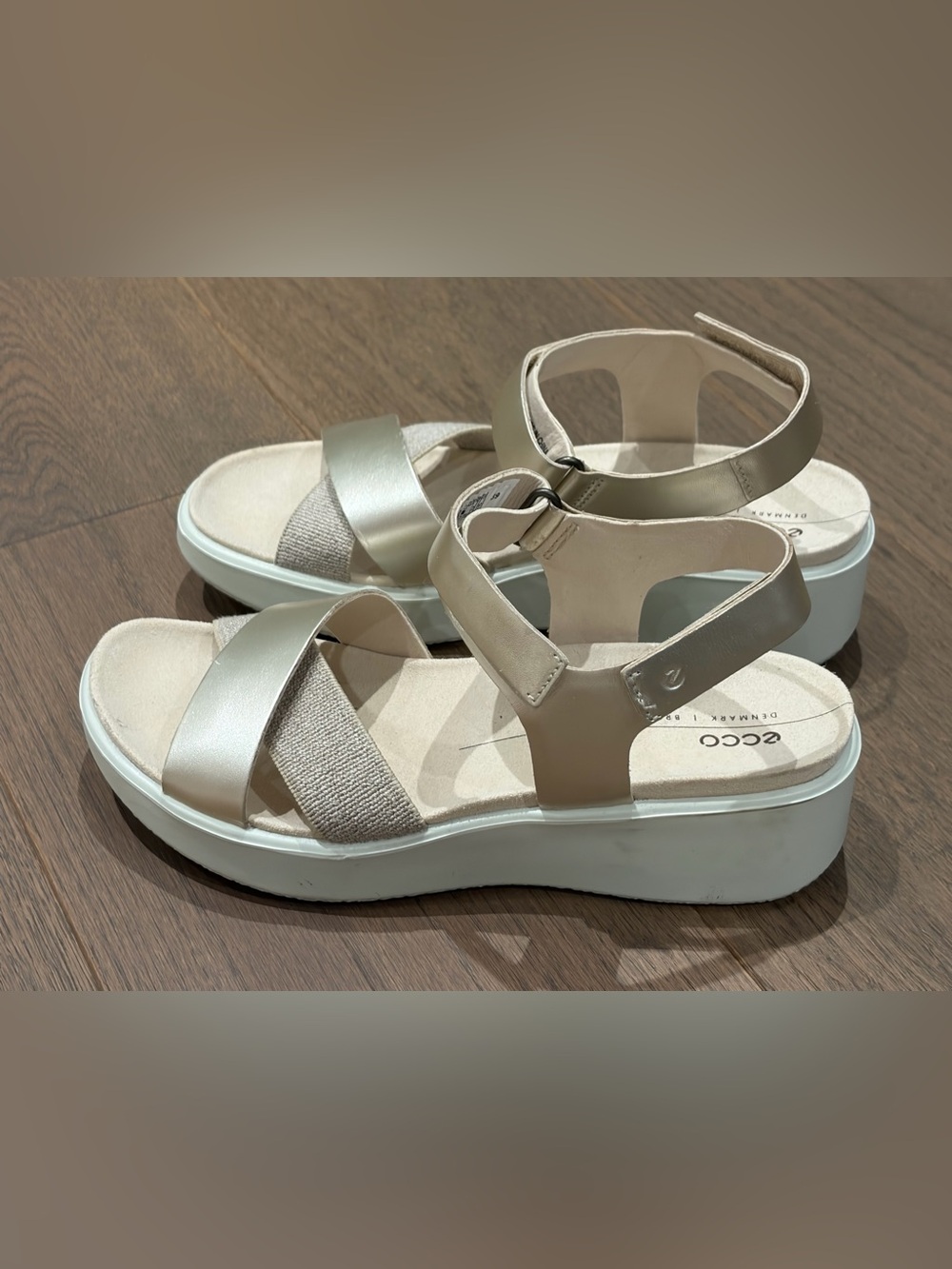Ecco leather Metallic Gold Wedge Sandals with White Sole - Picture 2 of 6